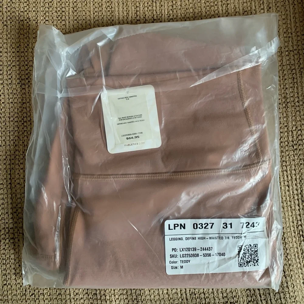 BNWT Fabletics Define PowerHold® High-Waisted 7/8 Legging - MEDIUM Pants - TEDDY - Picture 2 of 13